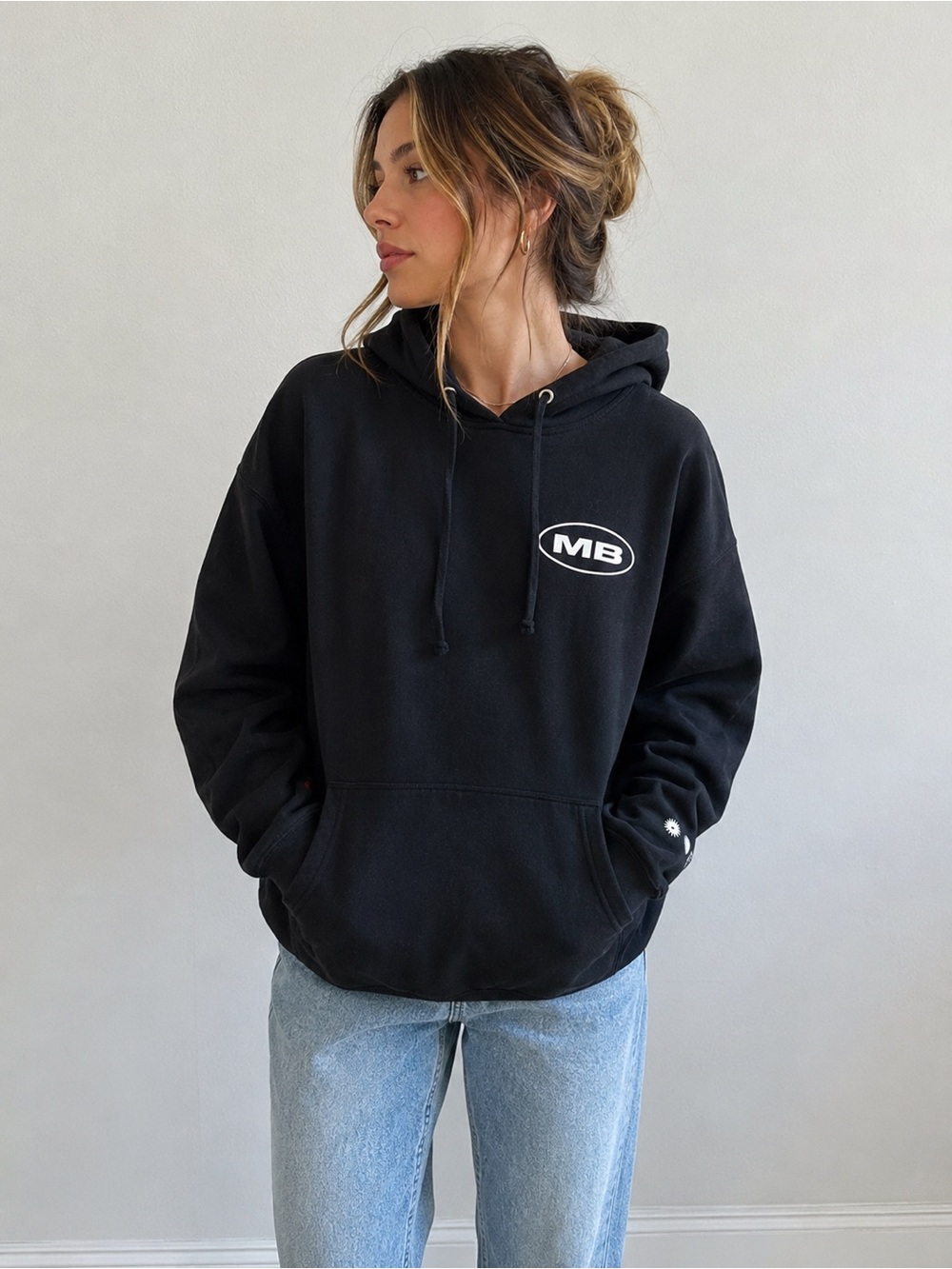 Madison Beer Life Support Tour Black Graphic Pullover Hoodie Size L - Picture 2 of 7